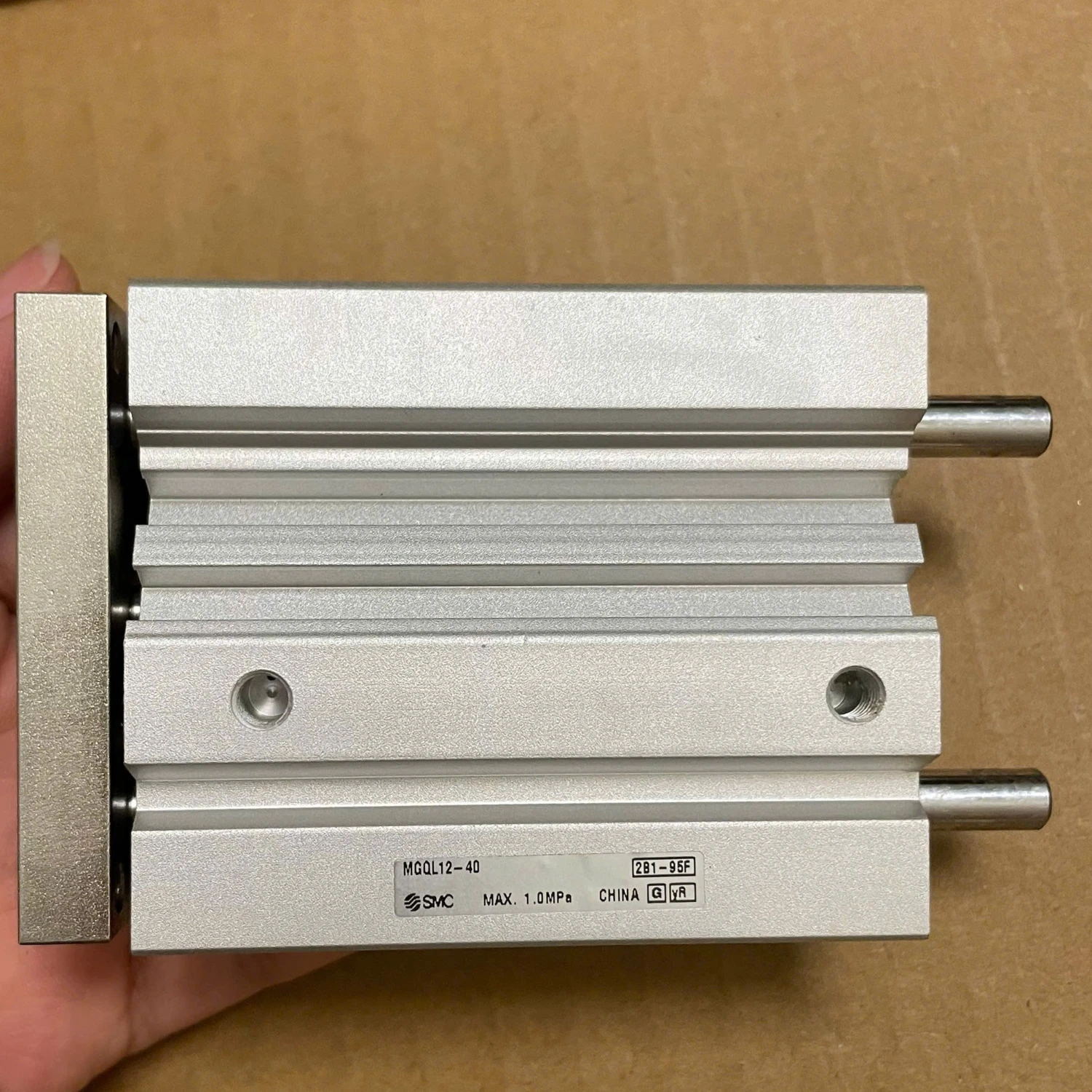 Xi lanh dẫn hướng MGQL12-40 - MGQ Series
