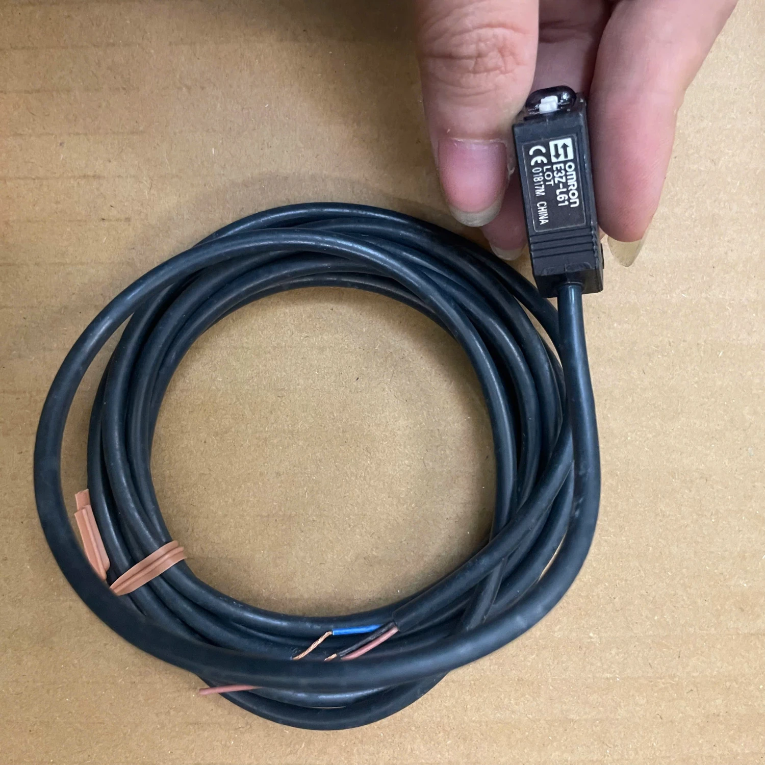 Cảm biến quang OMRON E3Z-L61